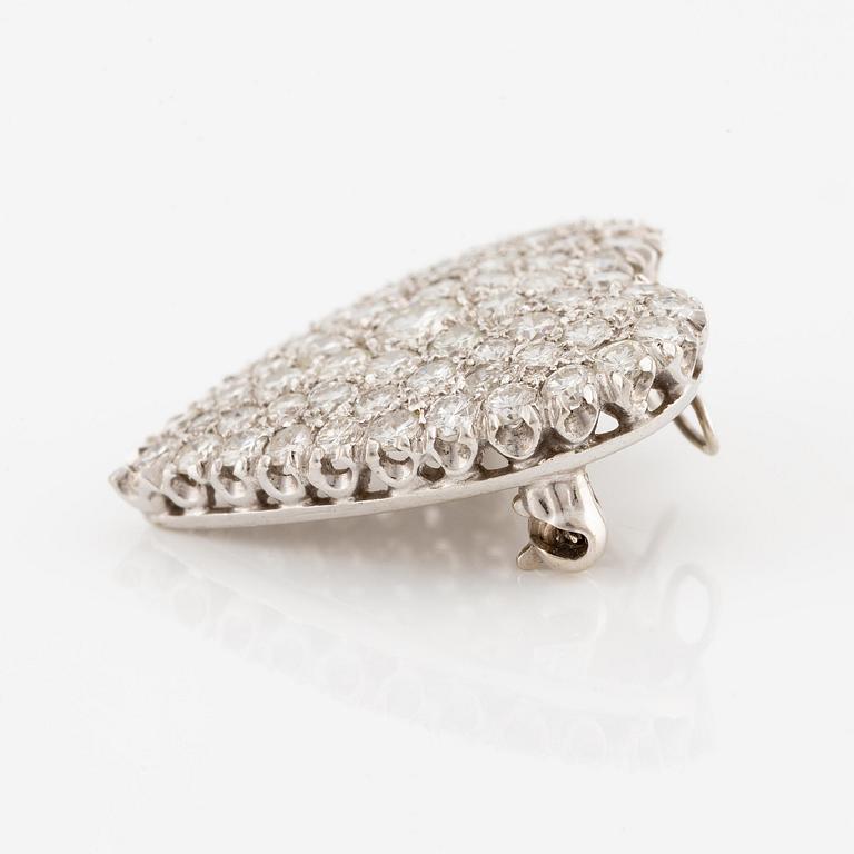 Hänge/brosch i form av ett hjärta 14K vitguld med runda briljantslipade diamanter.