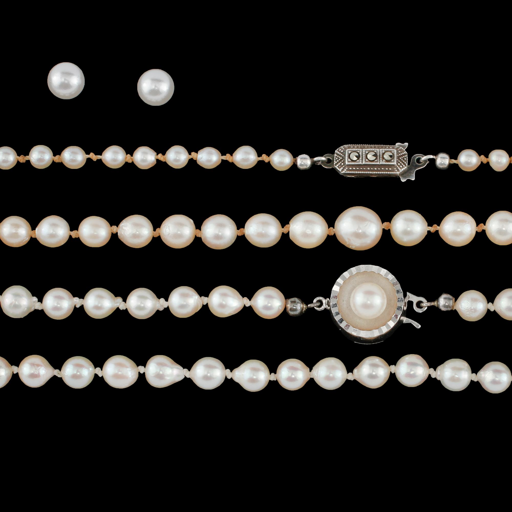 COLLIER, 2 st samt ÖRHÄNGEN, ett par, odlade pärlor samt lås i silver, 1900-talets andra hälft.