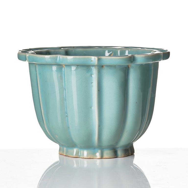 A lavender blue jun glazed jar, Ming dynasty (1368-1644).