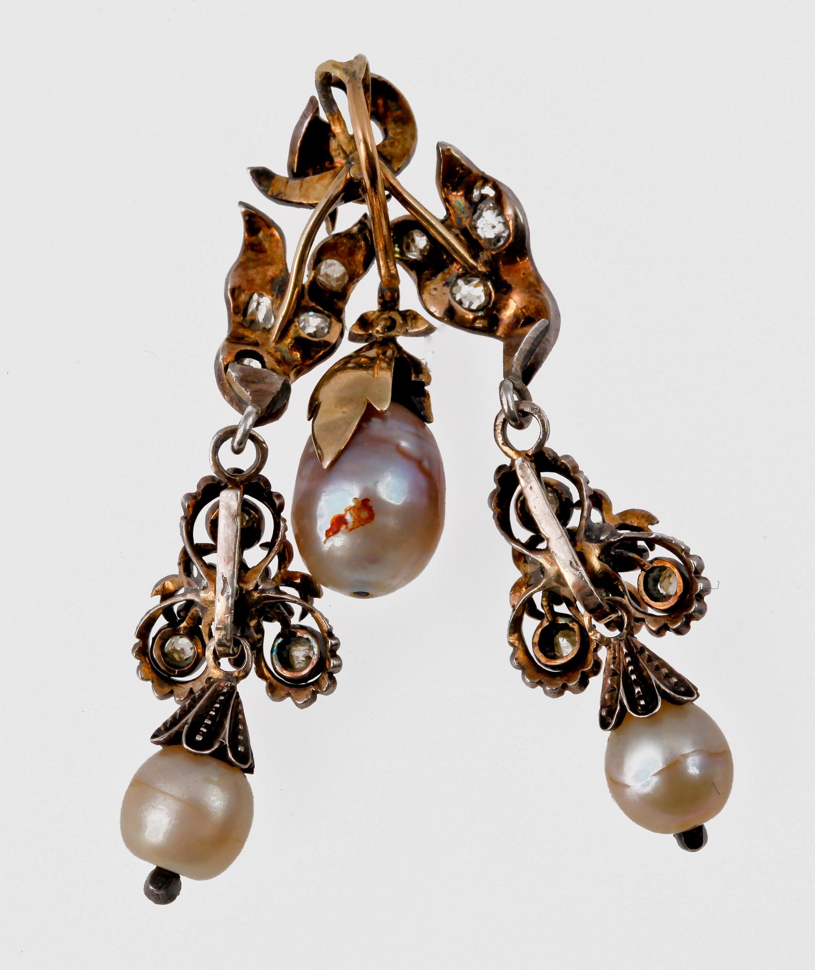 HÄNGE, guld/silver med antikslipade diamanter och orientaliska pärlor. 1800-tal.
