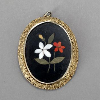 BROSCH, viktoriansk, Pietra Dura, guldram, 14 k, 1800-talets andra hälft.