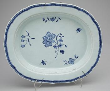 UPPLÄGGNINGSFAT, kompaniporslin. Kina, Qianlong (1736-95).