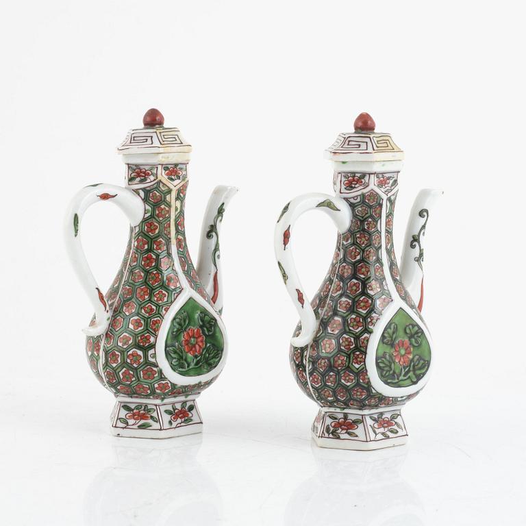 A pair of famille verte ewers and covers, 20th century.