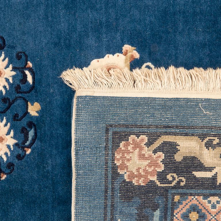 An old Chinese carpet ca 290x200 cm.