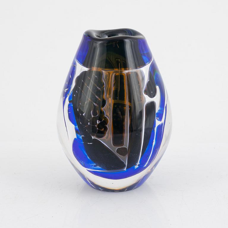 Edvin Öhrström, an ariel glass vase, Orrefors, Sweden 1972.