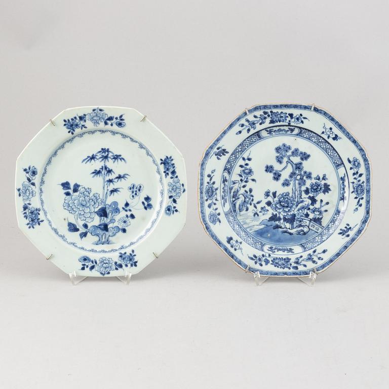 A group of 11 blue and white dinner plates, Qing dynasty, Qianlong (1736-95).