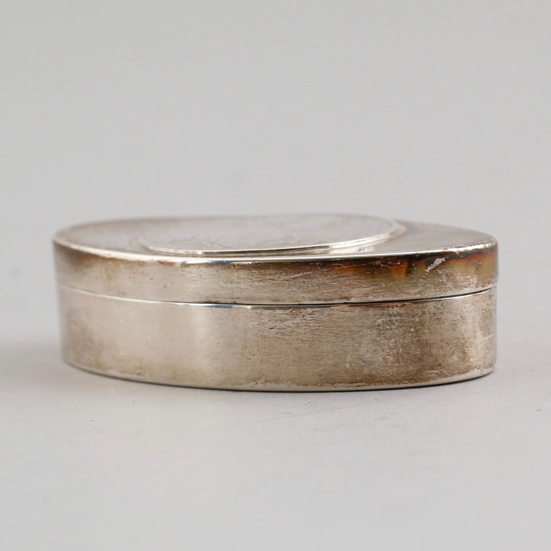 DOSA, silver, Stockholm 1816. Vikt ca 83 gram.