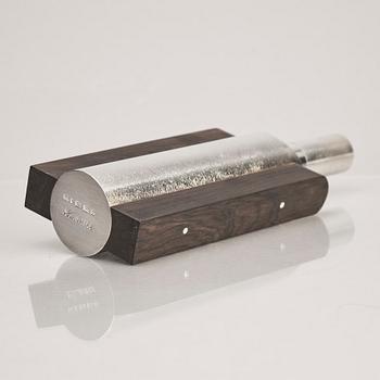 Rolf Lindståhl, sterling silver och ädelträ, Stockholm 2003.