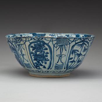 SKÅL, porslin. Mingdynastin, Wanli (1573-1620).
