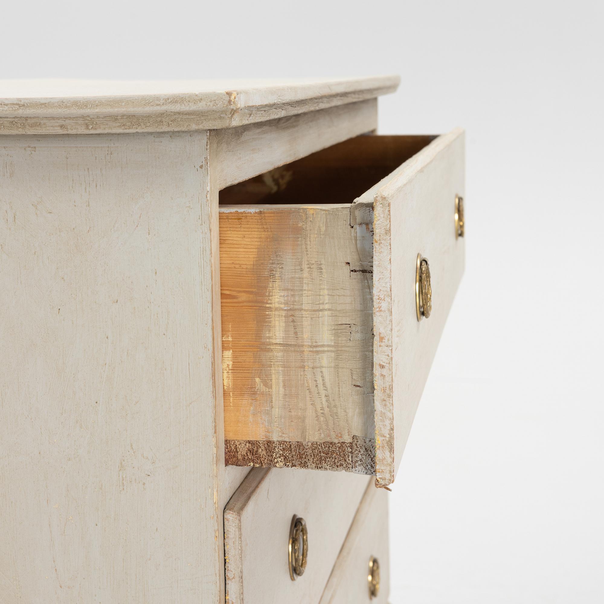 Chest of drawers, early 19th century.