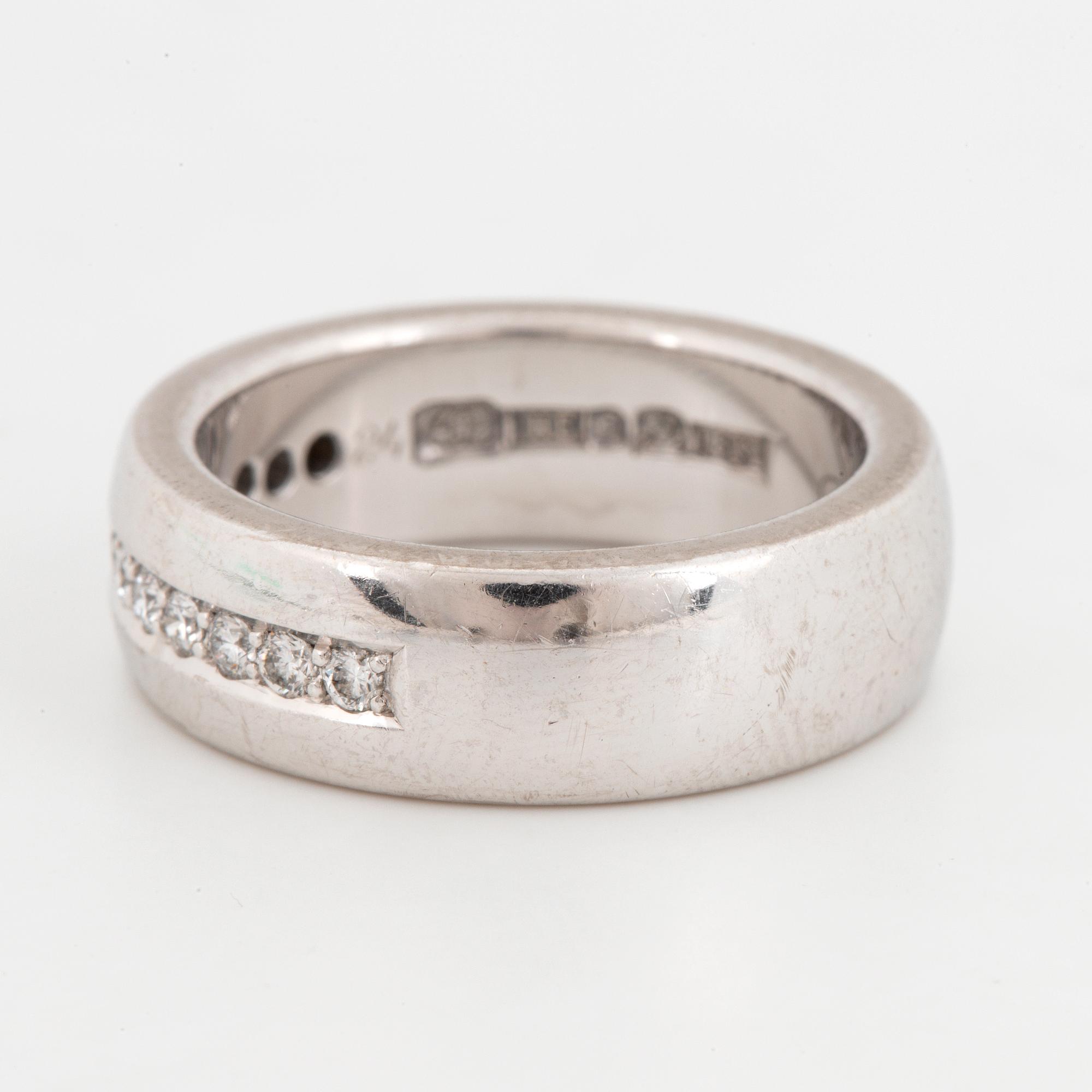 Brilliant-cut diamond ring by Engelbert.