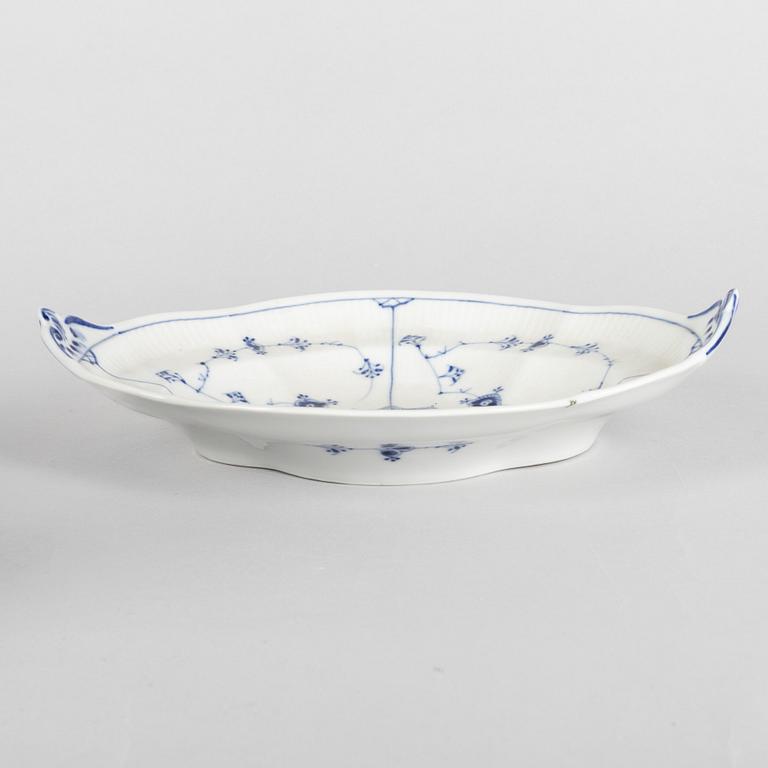 A 'Blue Fluted Plain' porcelain bread dish, Royal Copenhagen, model 3, 1898-1923.