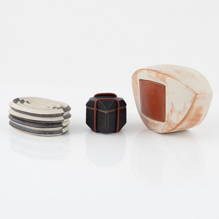 Malene Müllertz, lockaskar, 2 st samt skrin, osignerat.