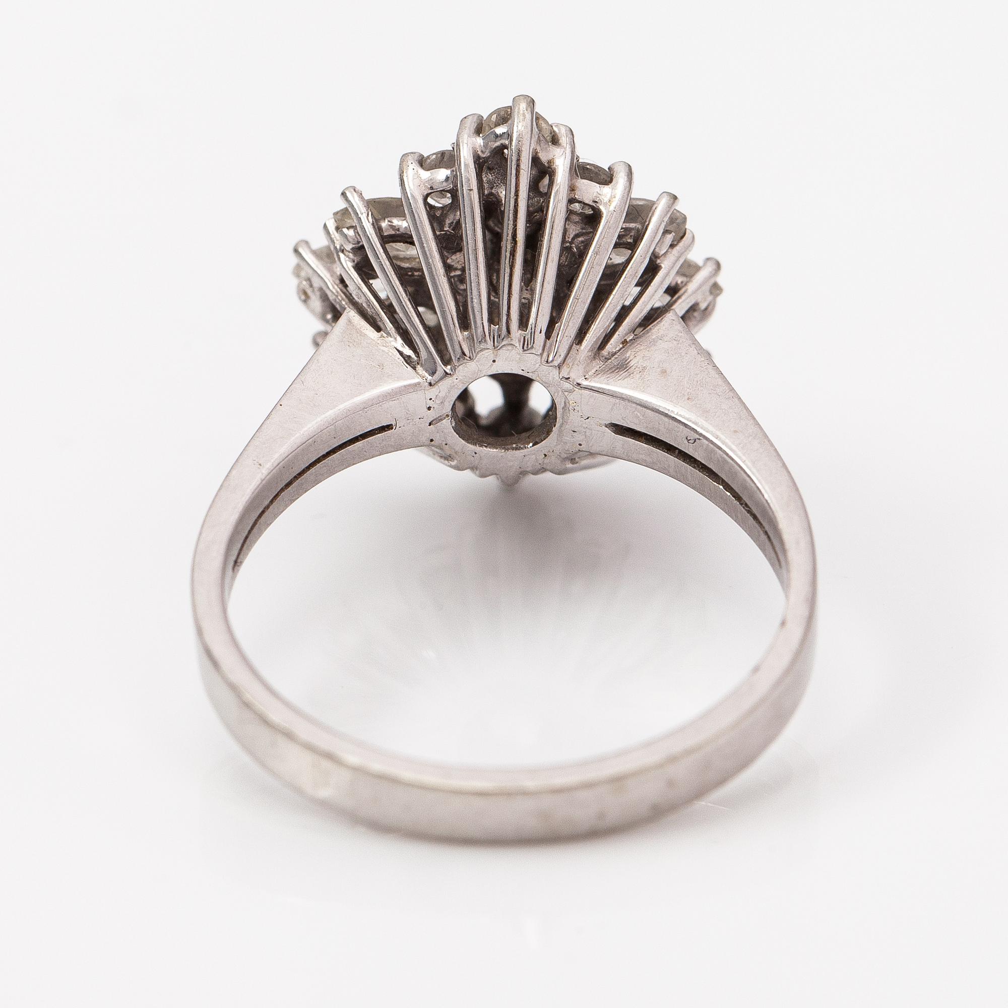 An 18K white gold ring with diamonds ca. 1.31 ct in total. Westerback, Helsinki 1974.