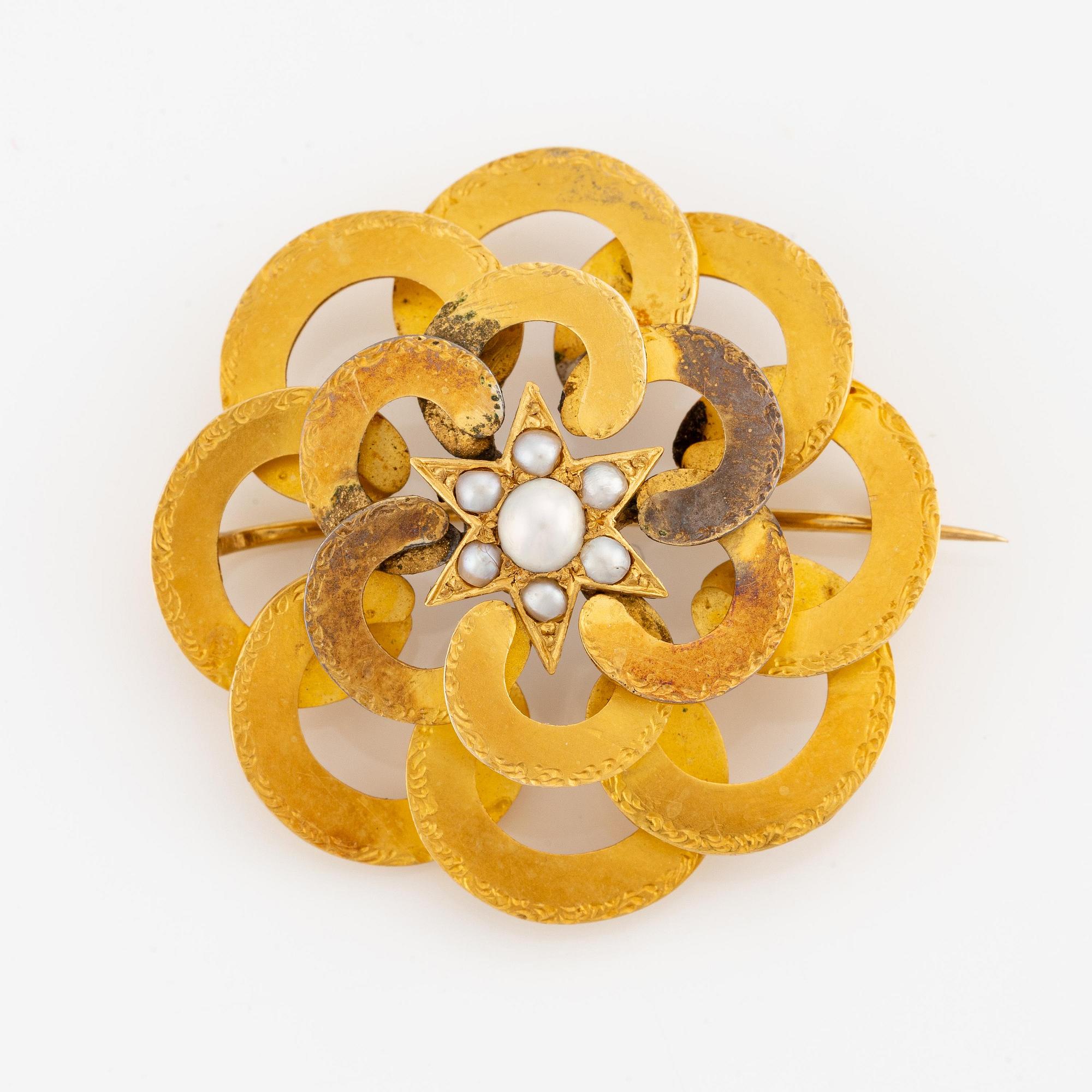 A parure in 18K gold with pearls, 19th century.