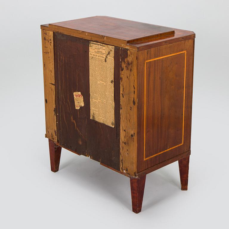 Chest of drawers, late Gustavian, early 19th century, with parts from the early 20th century.
