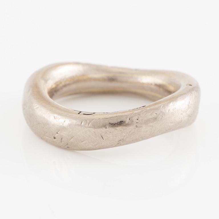 Charlotte Lynggaard, Ole Lynggaard, "Love ring", 18K white gold with brilliant-cut diamonds.