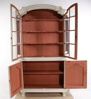 SKÅP MED VITRIN. 1700-tal.