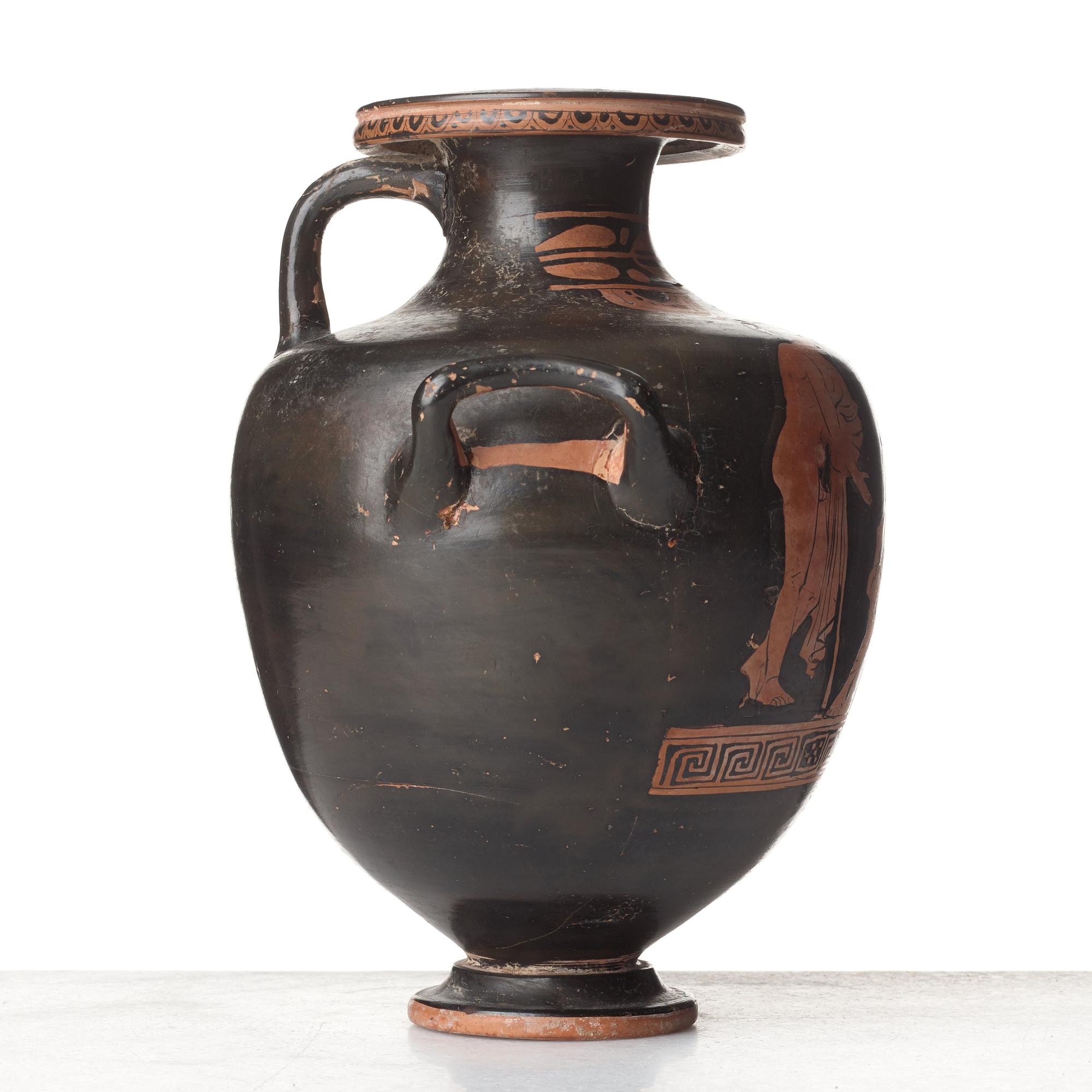 HYDRIA, lergods. Grekisk, Rödfigurig, troligen omkring 300-tal f. Kr.