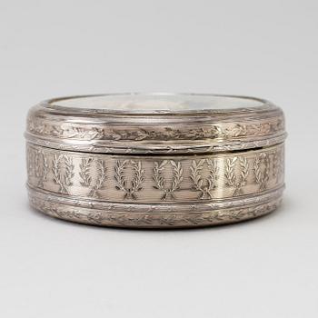 DOSA med LOCK, silver, Louis XVI-stil, sent 1800-tal. Total vikt 260 gram.