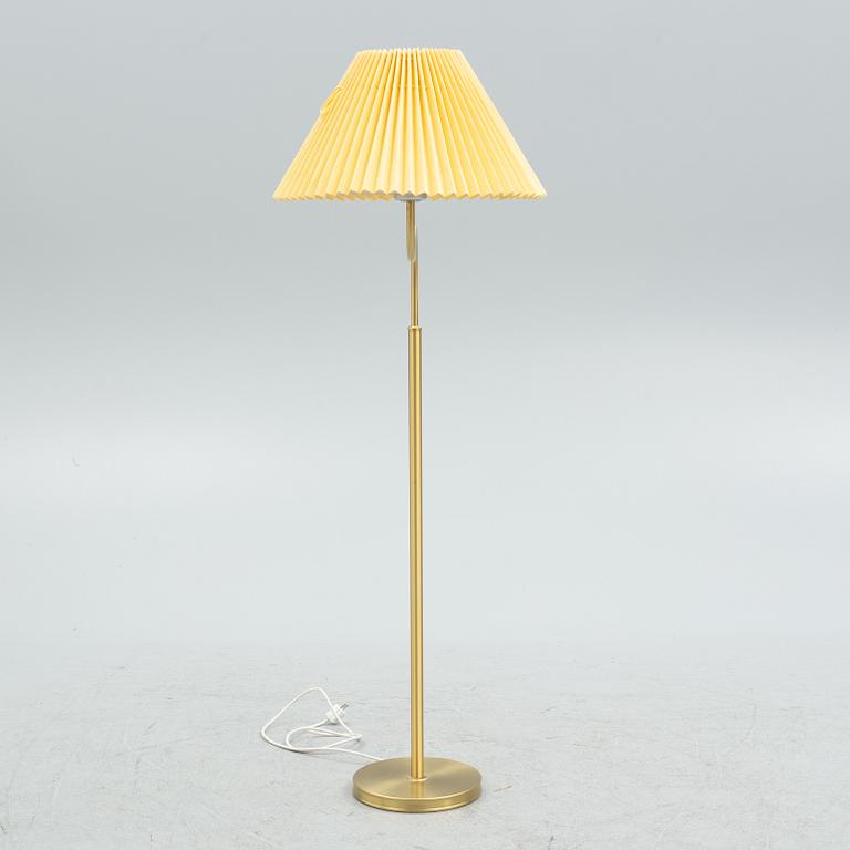 Josef Frank, golvlampa, modell nr 2368, Firma Svenskt Tenn.