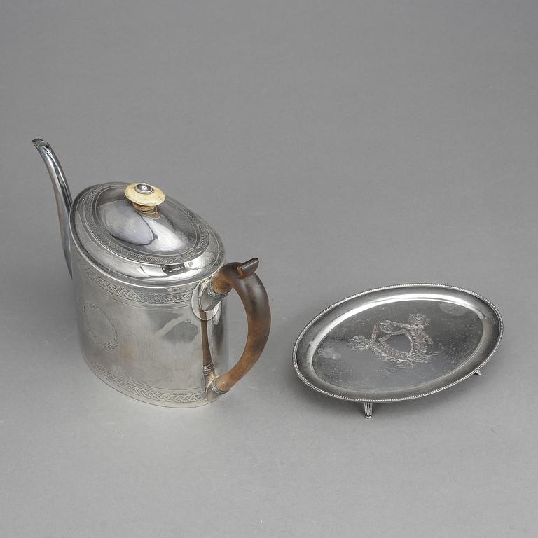 TEKANNA, silver, John Emes, London 1797. Total silver vikt 495 gram.