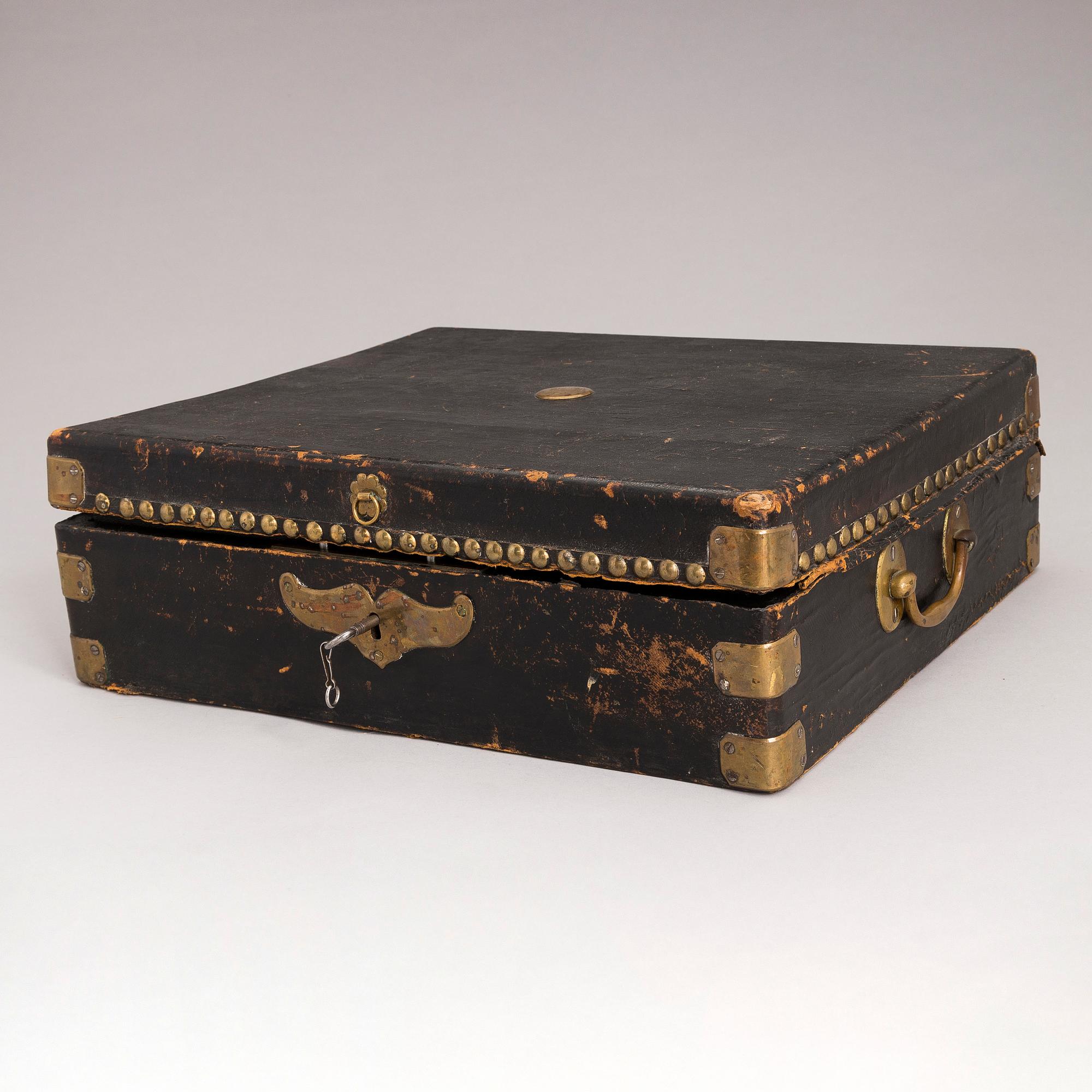 A chest of mainly Russian silverware, 60 pcs, also Sazikov and Ovchinnikov. 19th Century.