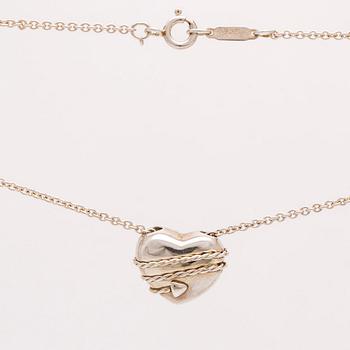 Tiffany 1 ring with a bow and heart pendant with chain, 1 more ring, sterling silver, total weight 20,8 g.