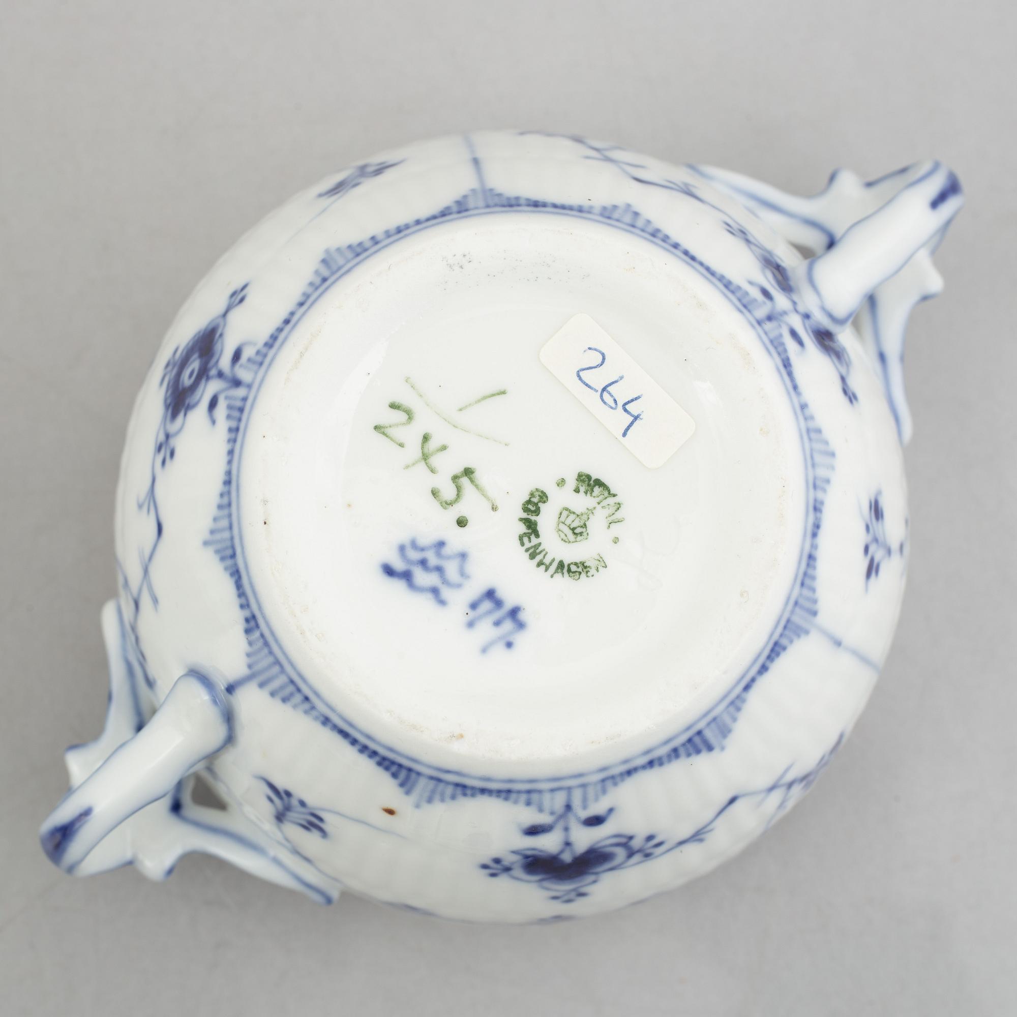 A tureen with cover and three sugar boxes with covers, "Blue Fluted"/"Musselmalet", Royal Copenhagen.