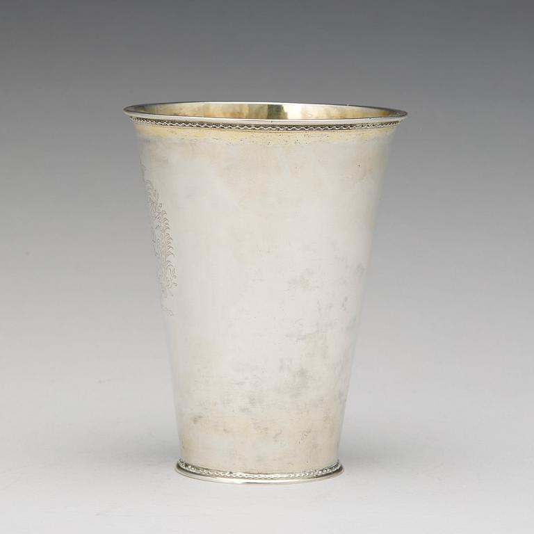 Bägare, silver. Karolinsk. Senare dubbel mästarstäpel för Petter Bergman, Skänninge 1745.