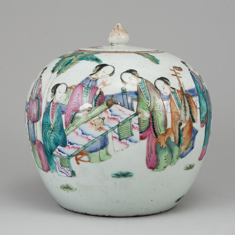 A famille rose jar with cover, Qing dynasty, 19th century.