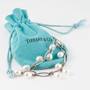 ARMBAND, Elsa Peretti för Tiffany & Co, sterlingsilver med odlade pärlor. Vikt 15,4 gram.