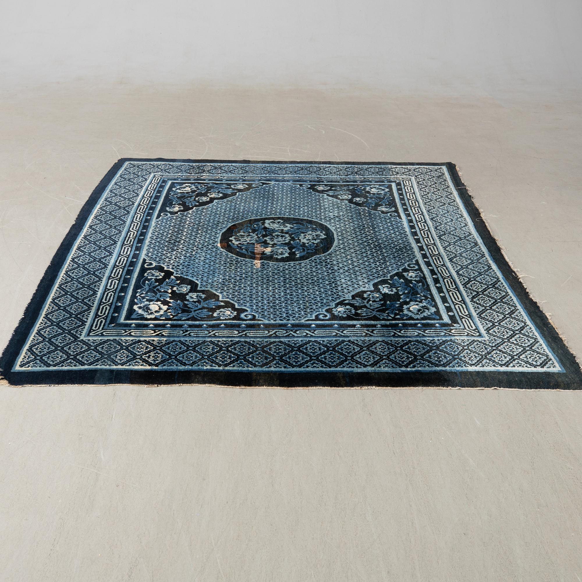 Carpet, China, antique approx. 223x183 cm.