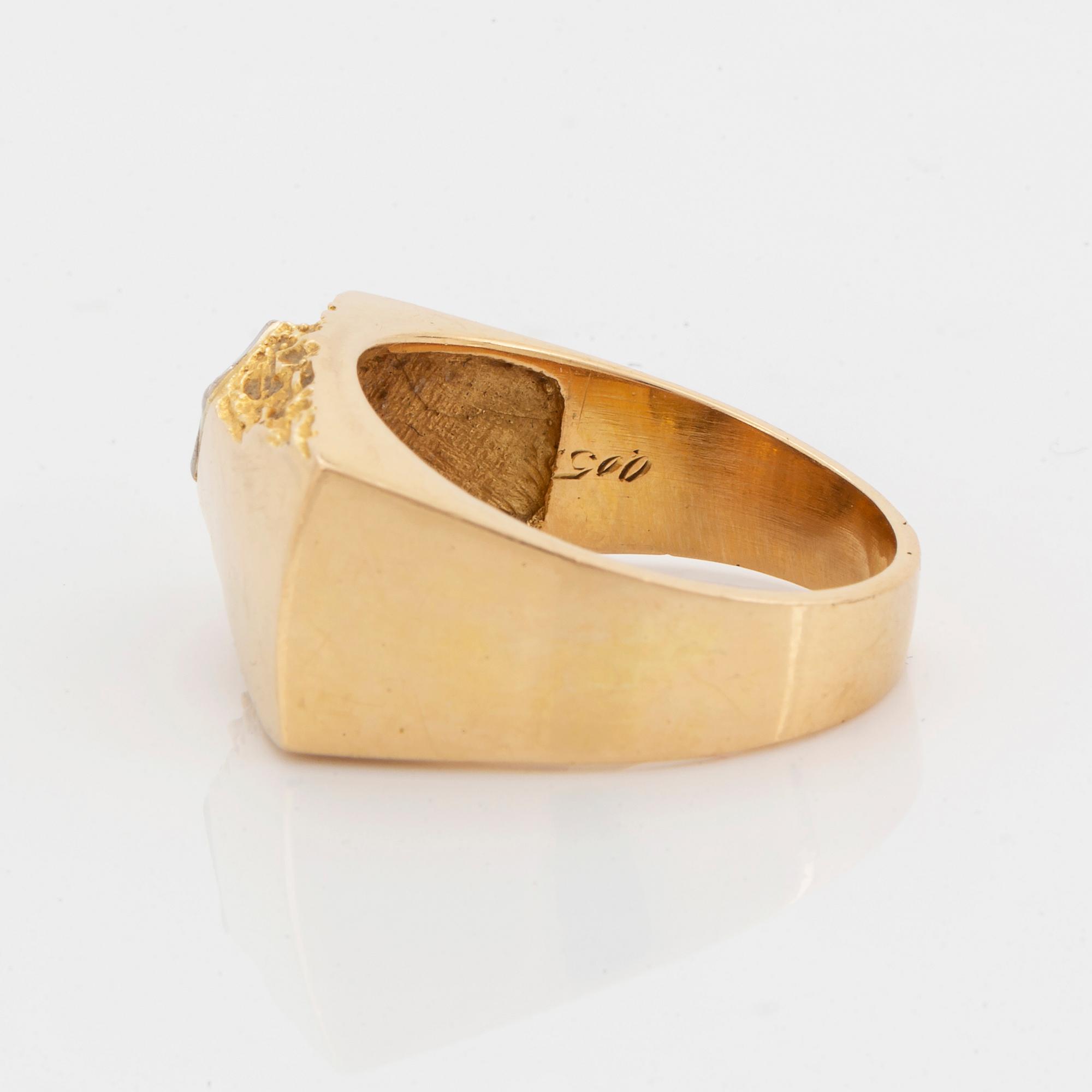 Klackring  18K guld med briljantslipad diamant.