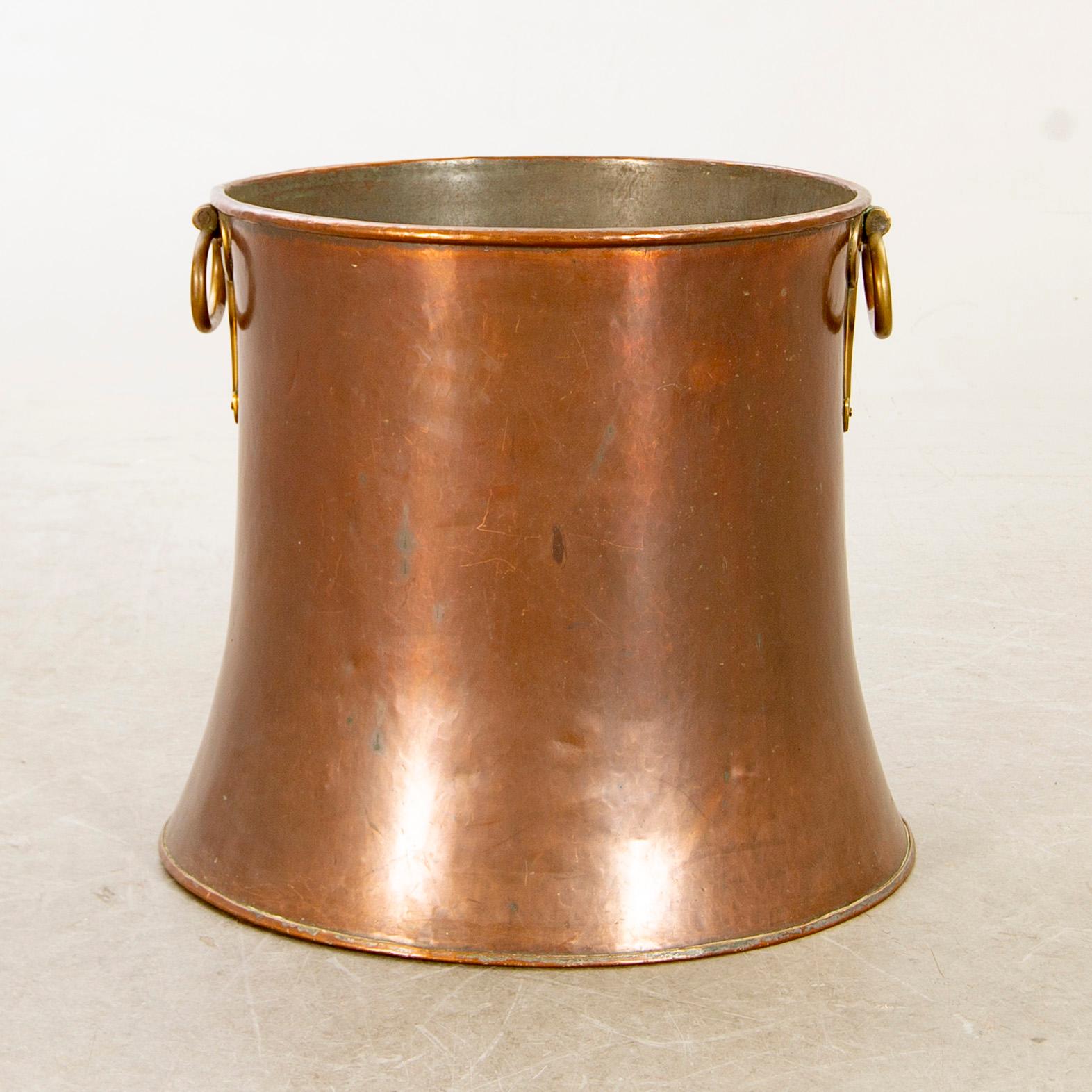 TUNNA MED HÄNKLAR, koppar, 1800-tal.