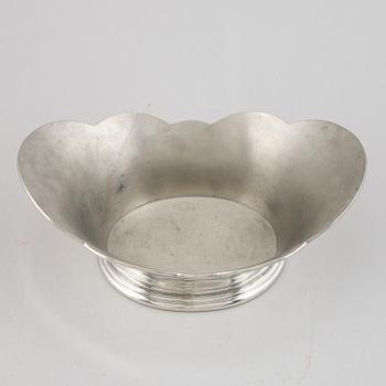 NILS FOUGSTEDT, a pewter jardiniere, Firma Svenskt Tenn Stockholm 1930.