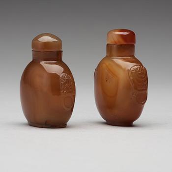 Two Chinese agathe snuff bottles with stoppers.