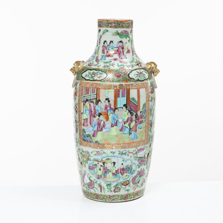 A porcelain 'Rose medallion' floor vase, Kanton, China, 19th century.