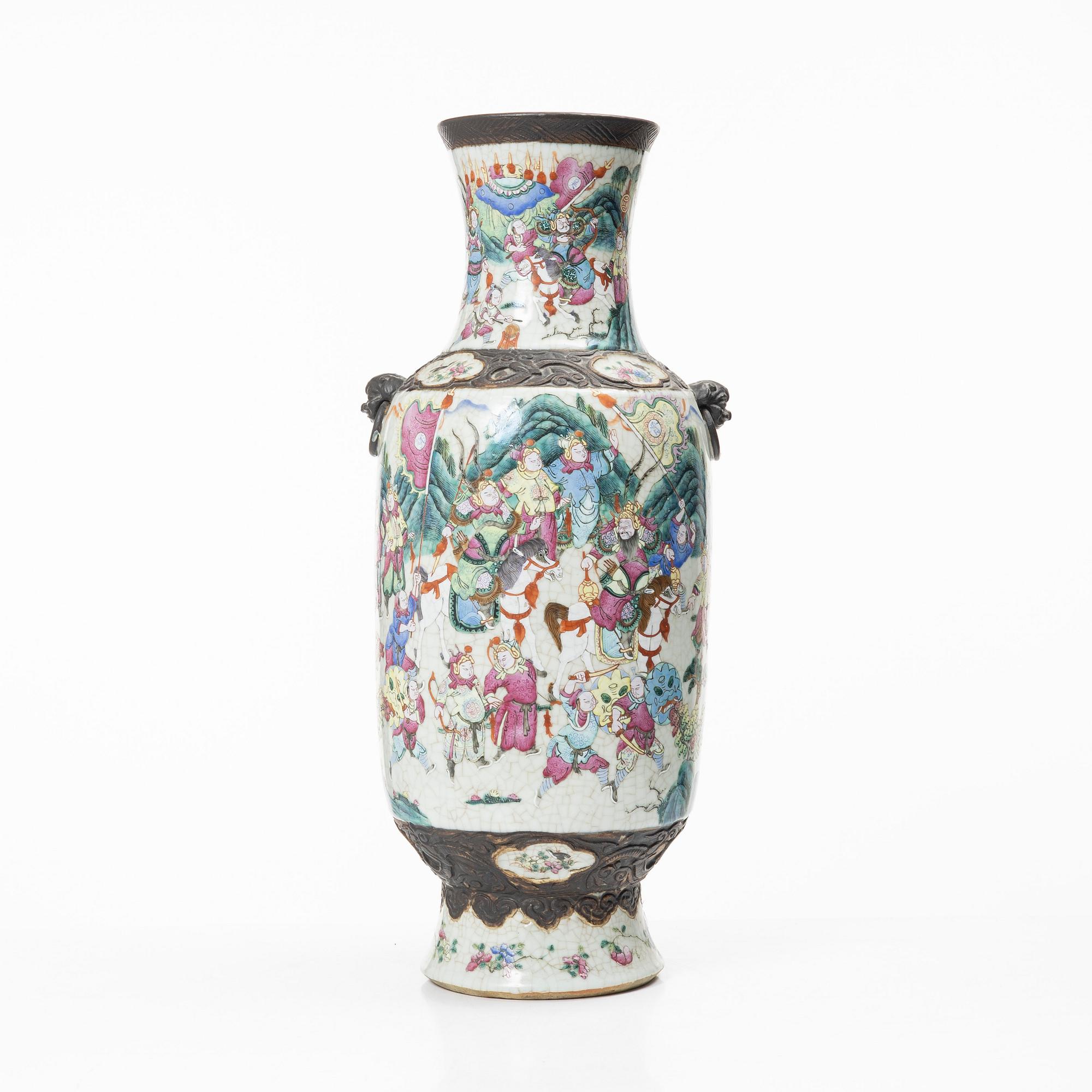 Golvurna, porslin, Kina, sen Qingdynasti, omkring år 1900.