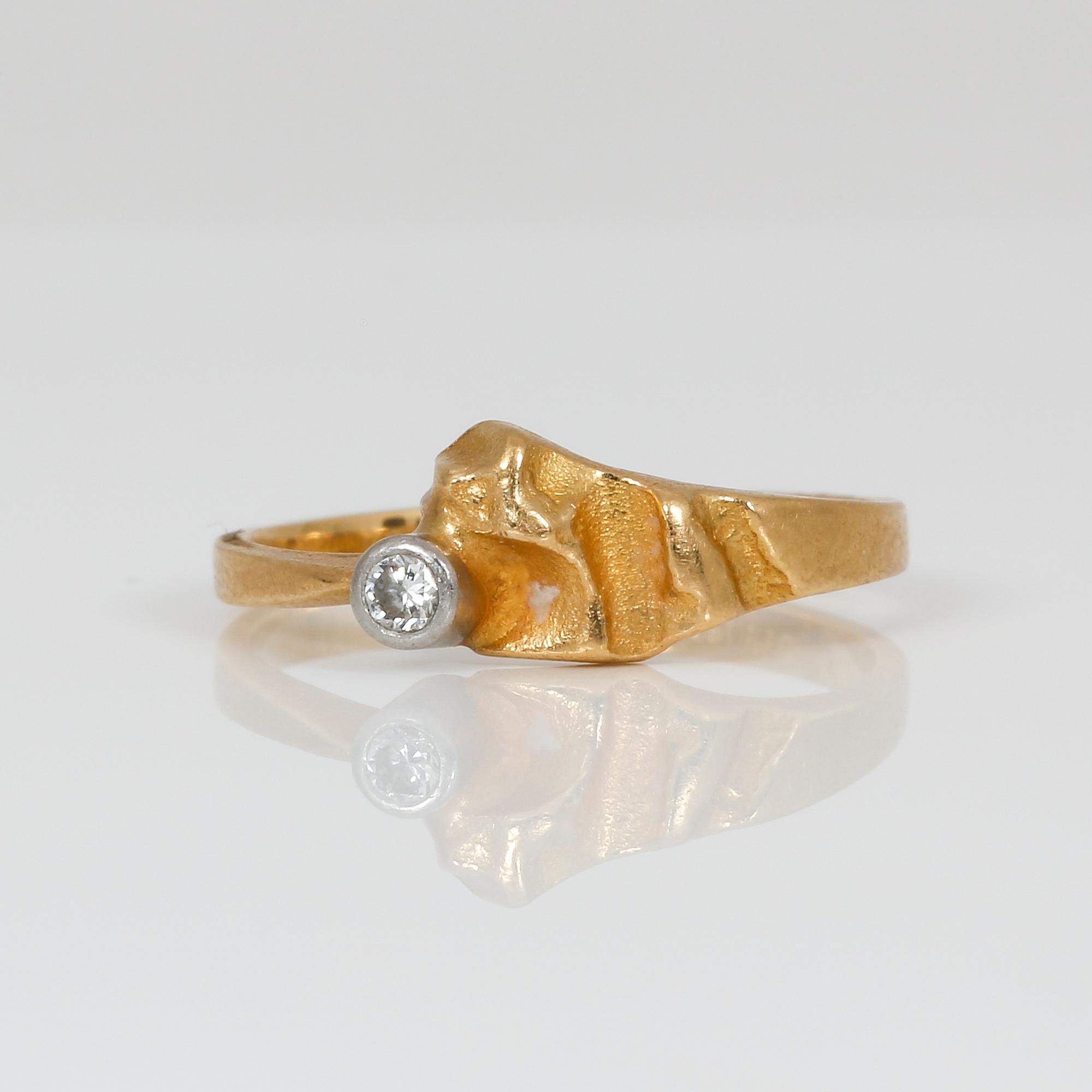 RING, 18K guld med briljantslipad diamant ca 0,04 ct, Björn Weckström, för Lapponia, Finland, 1993. Vikt ca 1,97 g.