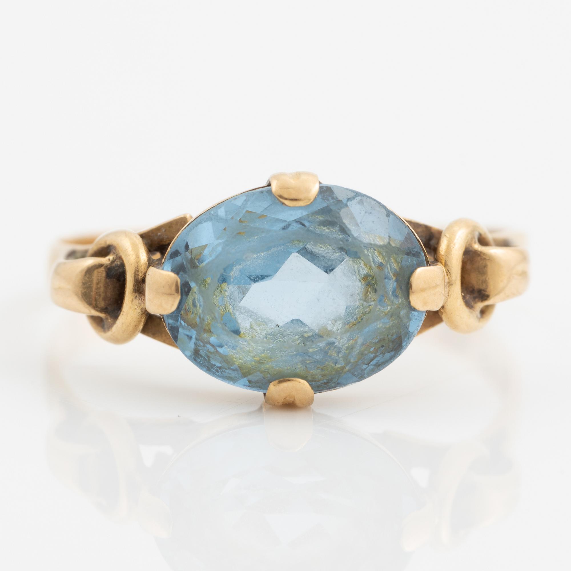 Ring 18K guld med syntetisk blå spinell.