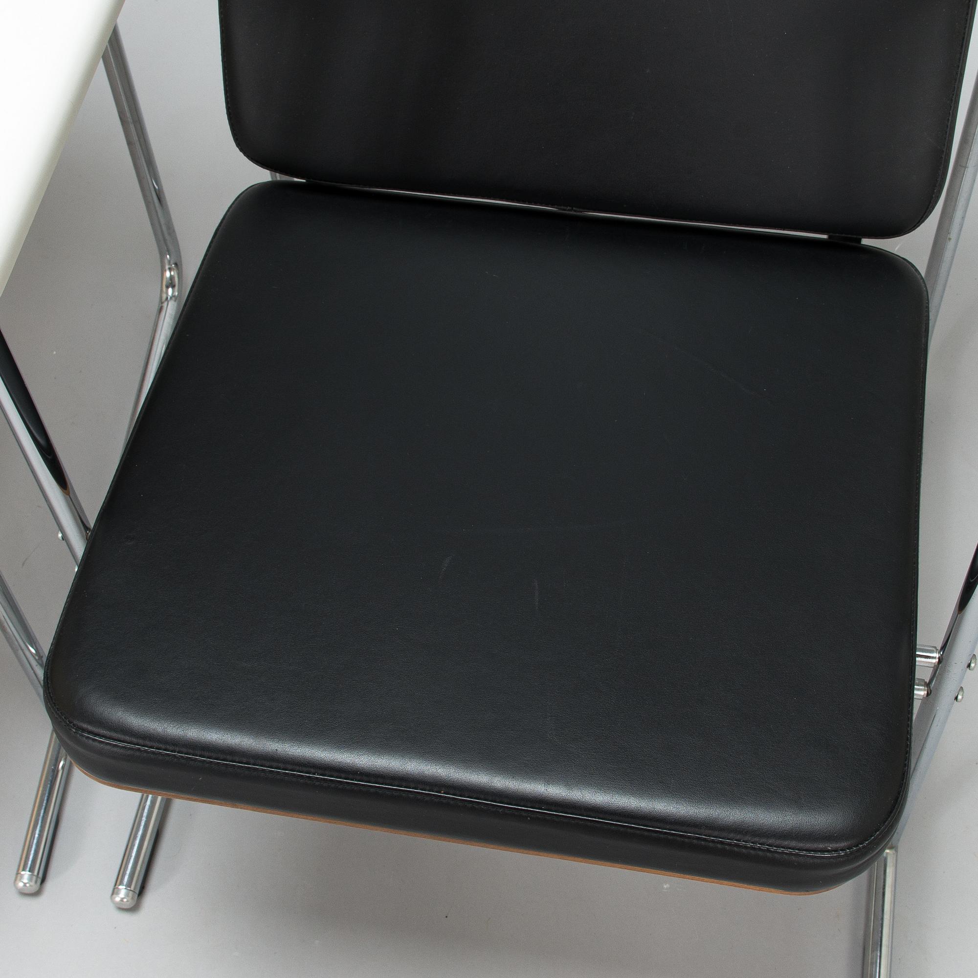 Yrjö Kukkapuro, A pair of armchairs, "Skaala 474", Avarte Finland, late 20th century.