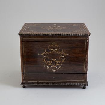 A 19TH CENTURY SPIRIT BOX.