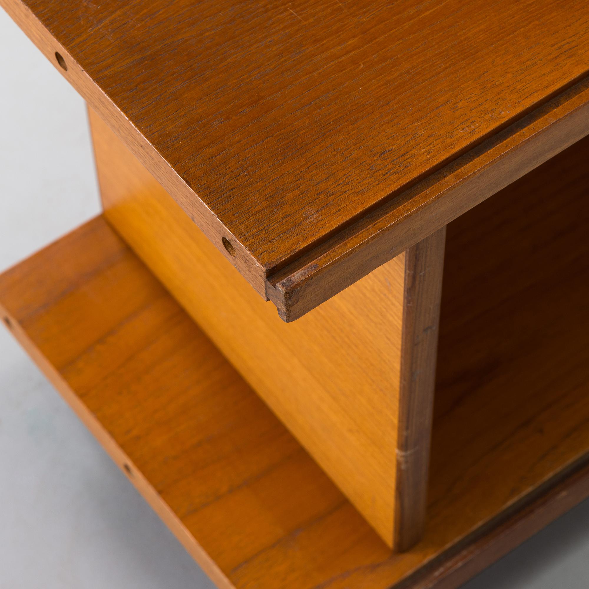 Ilmari Tapiovaara, kirjahylly, "Pala" valmistaja Asko 1900-luvun puoliväli.