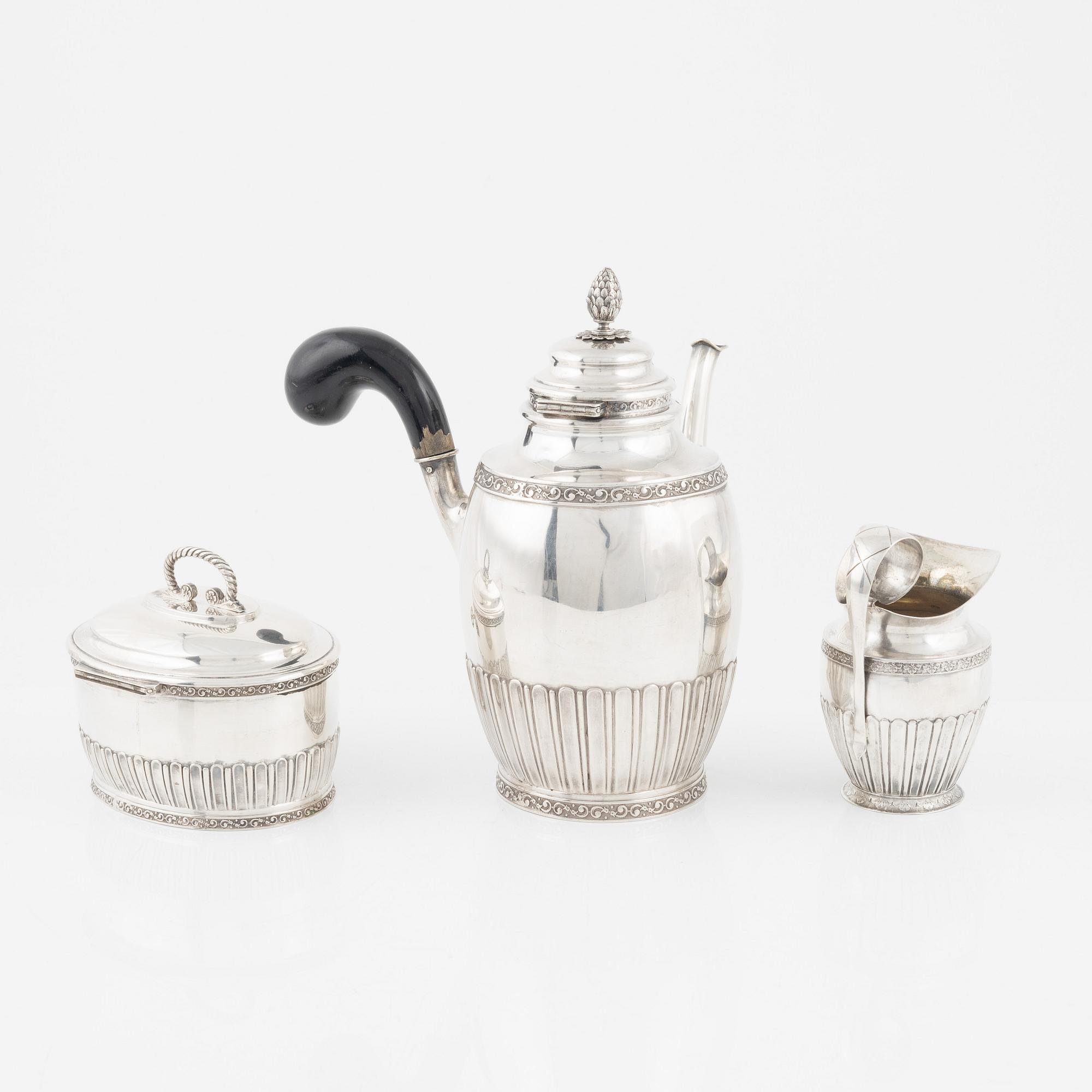 Kaffekanna, sockerskrin och gräddkanna, bl.a. D.A. & Co, Stockholm, 1919.