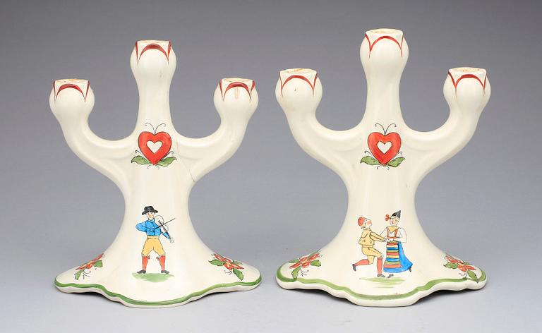 KANDELABRAR , ett par, flintgods. Rörstrand, 1900-talets början.