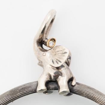 Ole Lynggaard, Magnifying glass, silver with a brilliant-cut diamond, decorated with an elephant motif.