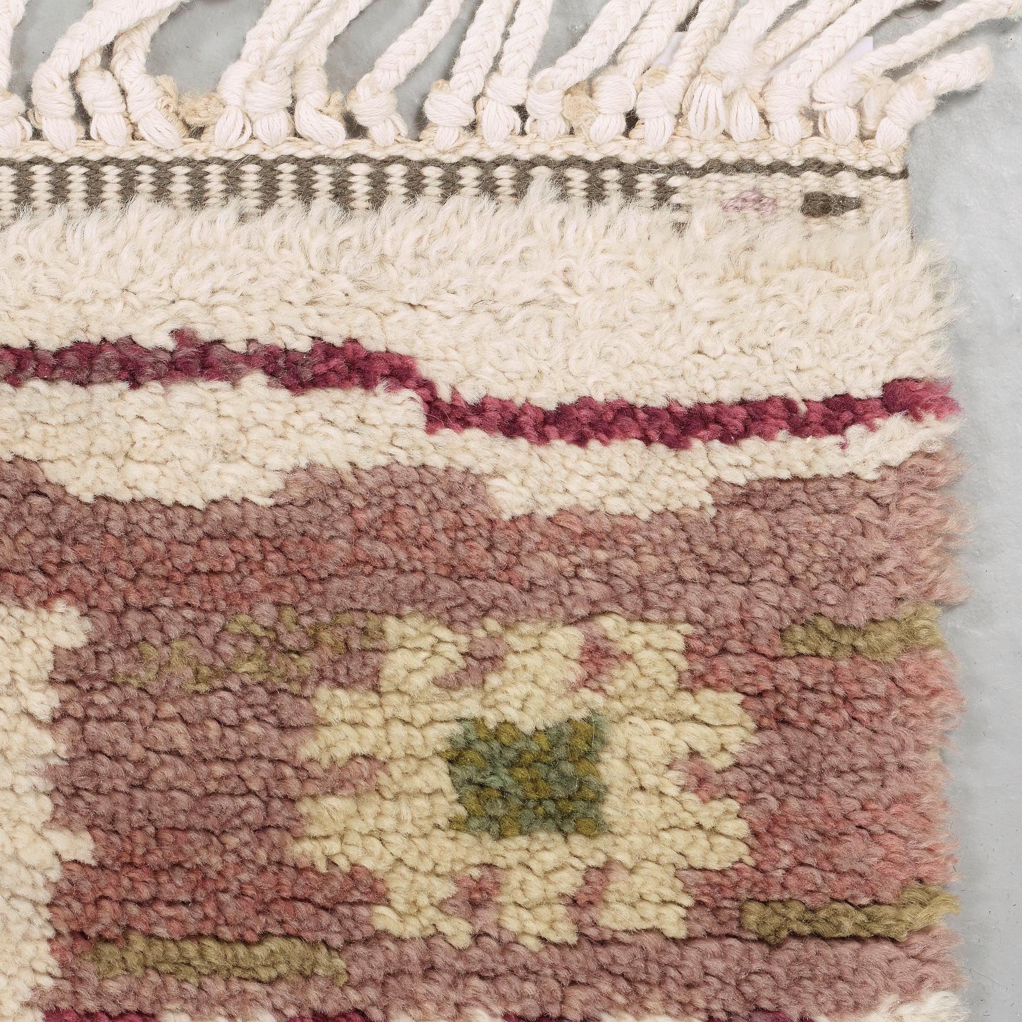 Märta Måås-Fjetterström, A CARPET. "Ängarna". Knotted pile. 197,5 x 155 cm. Signed AB MMF.