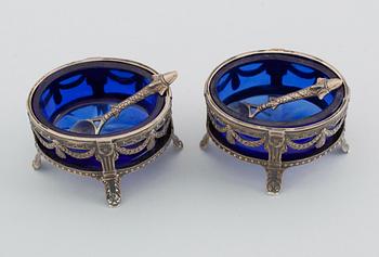 SALTKAR, 1 par samt SALTSKEDAR, 1 par, silver, Gustaf Möllenborg, Stockholm 1894. Vikt ca 117 gram.