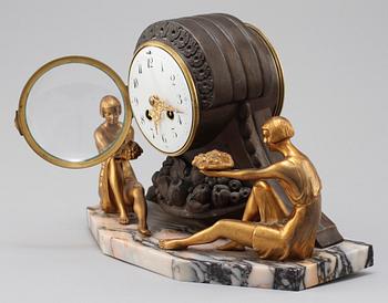 BORDSPENDYL, gulmetall, art déco, 1920-tal.